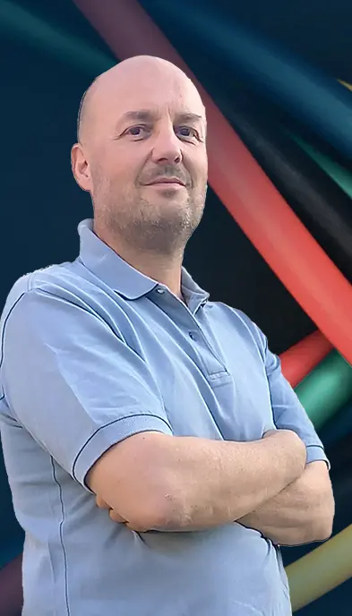 Monsieur Eddy Meyer de trois quart face.